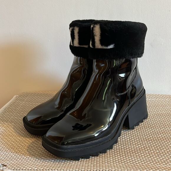 KARL LAGERFELD PARIS Carey Logo Booties Faux Fur Trim Chunky Lug Sole Heel 7.5M - Picture 3 of 15